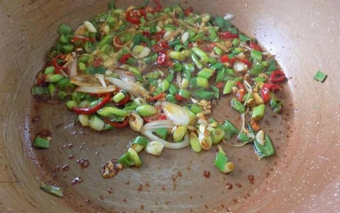 Thơm lừng gà kho cùi dừa lạ mà ngon xuất sắc cho bữa cơm chiều