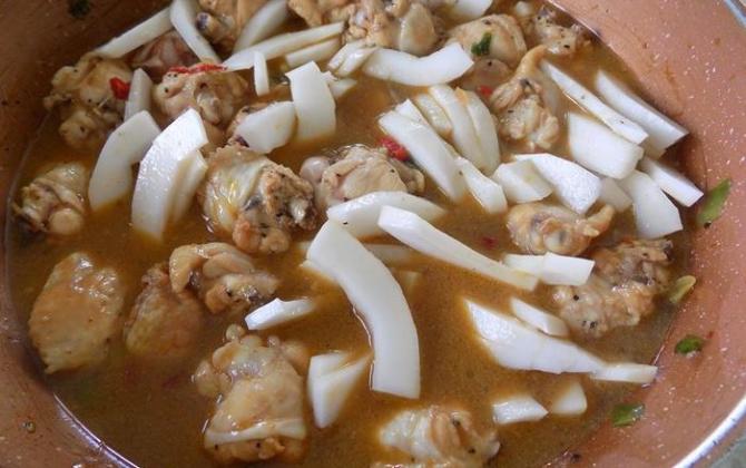 Thơm lừng gà kho cùi dừa lạ mà ngon xuất sắc cho bữa cơm chiều