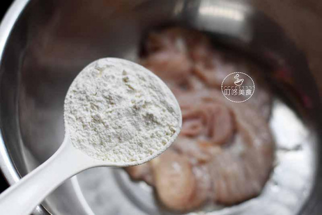 Thử thêm thìa này khi rửa, đảm bảo lòng hết sạch mùi hôi, luộc giòn, ngon sần sật