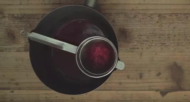 Thừa mấy củ khoai, tôi mang nấu chè Bobochacha đãi cả nhà, ai cũng tấm tắc khen ngon