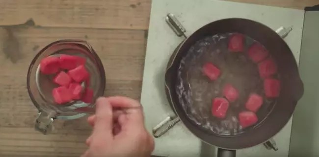 Thừa mấy củ khoai, tôi mang nấu chè Bobochacha đãi cả nhà, ai cũng tấm tắc khen ngon