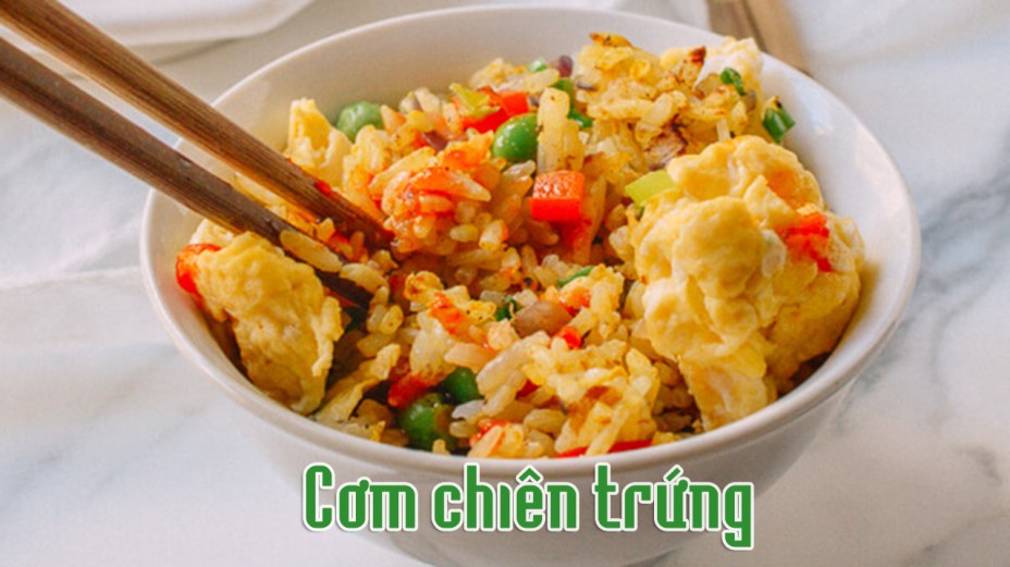 Thưởng thức cơm chiên trứng ngon miệng