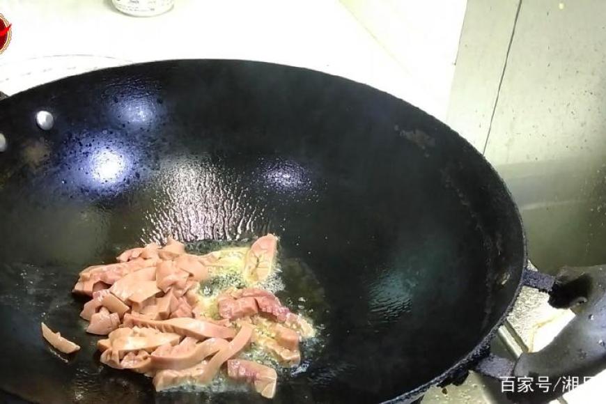 Thường xuyên nấu rau "khởi dương" cho chồng, vợ vui mừng nhận ra kết quả