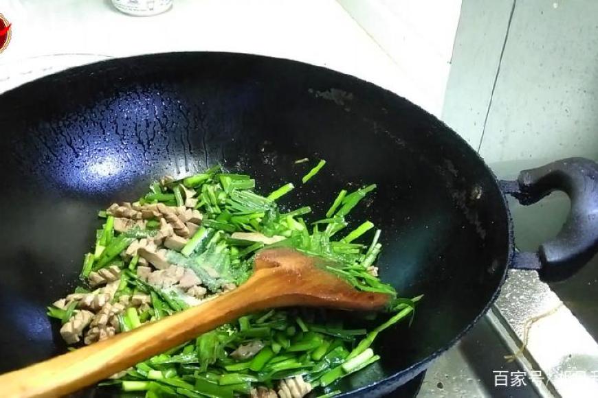Thường xuyên nấu rau "khởi dương" cho chồng, vợ vui mừng nhận ra kết quả