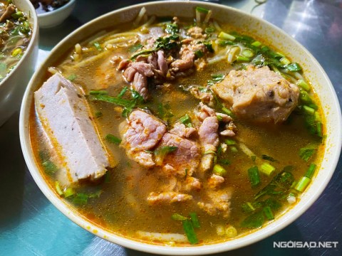 tiem bun bo hue nuom nuop khach o sai gon Tiệm bún bò Huế nườm nượp khách ở Sài Gòn