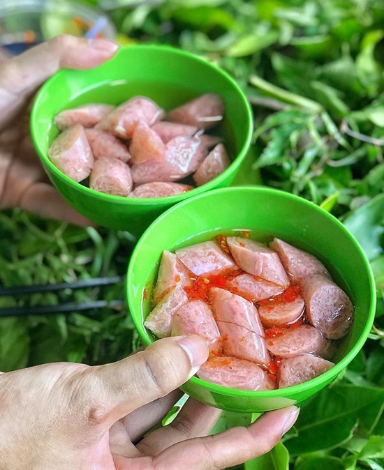 Tiệm nem chua giấm nổi tiếng hơn 3 thập kỷ ở Hải Phòng