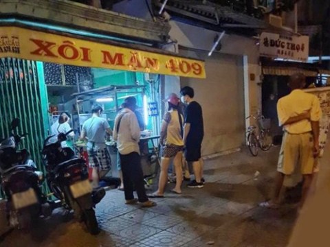 tiem xoi man ong cao thang nua dem mua cho dong nhi Tiệm xôi mặn Ông Cao Thắng nửa đêm mua cho Đông Nhi