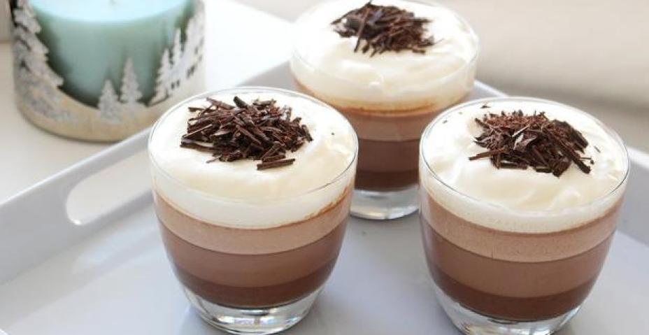 Tín đồ socola thì không thể bỏ qua công thức làm pudding socola 3 tầng ngon tuyệt cú mèo