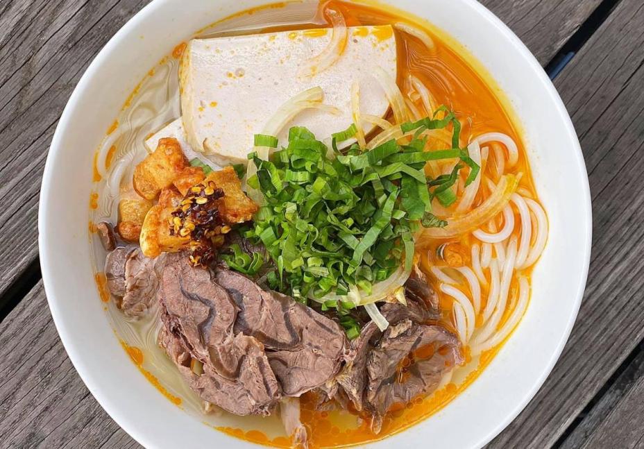 Tô bún bò hấp dẫn của Tăng Thanh Hà