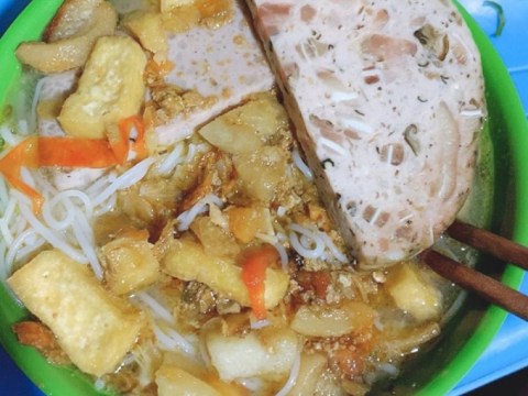 to bun rieu xoi thit cua hhen nie Tô bún riêu 'xôi thịt' của H'Hen Niê