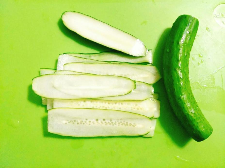 Tối nay ăn gì: Salad dưa chuột chua cay chống ngán hiệu quả