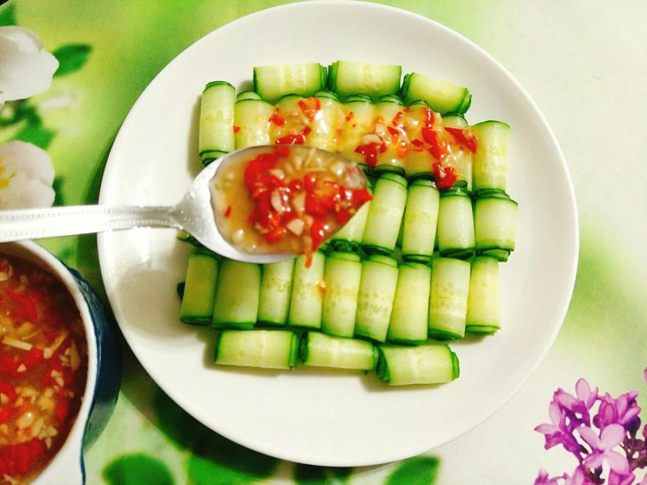 Tối nay ăn gì: Salad dưa chuột chua cay chống ngán hiệu quả
