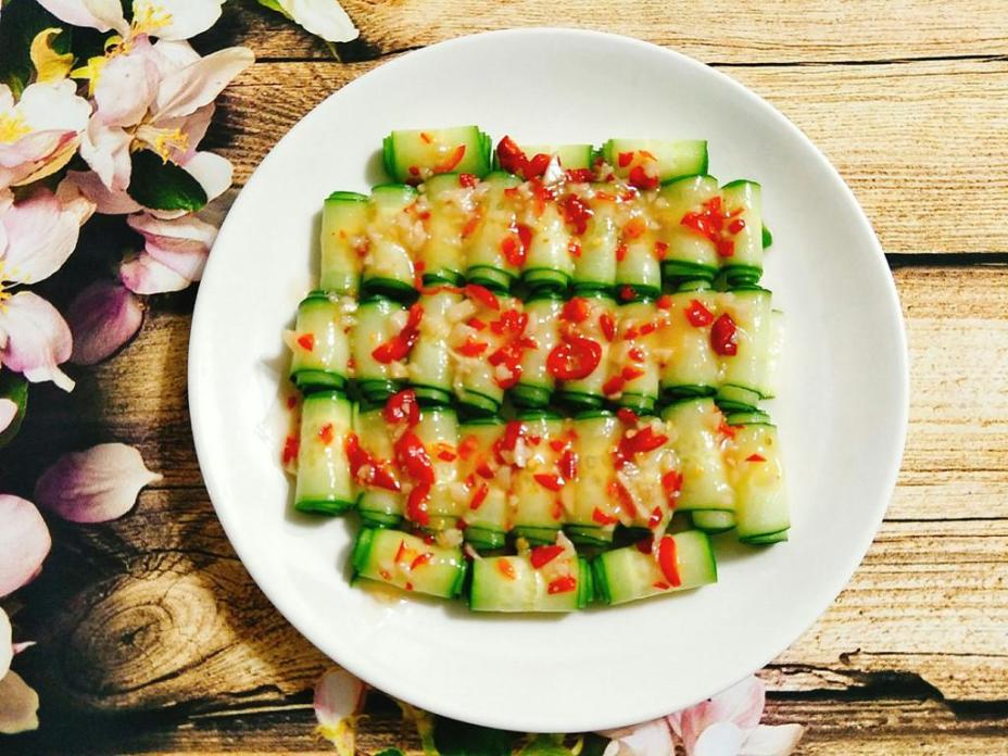 Tối nay ăn gì: Salad dưa chuột chua cay chống ngán hiệu quả