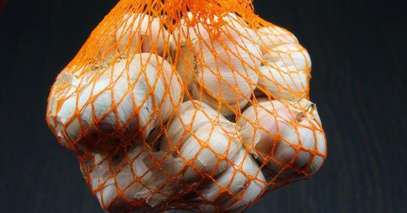 Tỏi thì nhà nào cũng có, nhưng bảo quản sao cho để lâu, dùng tiện, ăn ngày càng ngon thì các mẹ đã biết chưa?