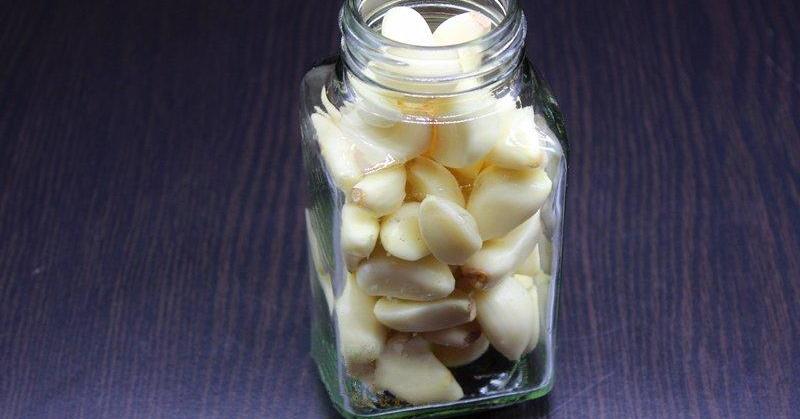 Tỏi thì nhà nào cũng có, nhưng bảo quản sao cho để lâu, dùng tiện, ăn ngày càng ngon thì các mẹ đã biết chưa?