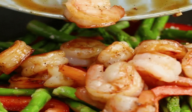 Tôm xào măng tây vừa lạ miệng, vừa ngon lại đủ dinh dưỡng