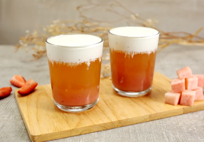 Trà ô long đào dâu kem sữa chua