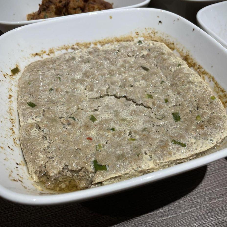 Trấn Thành nấu bún riêu ngập topping