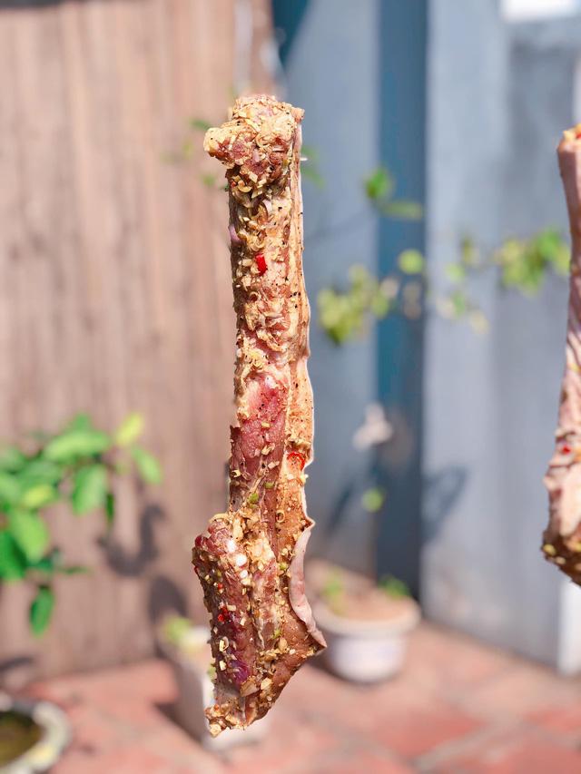 Tranh thủ nắng to, làm thịt ba chỉ một nắng ăn dần