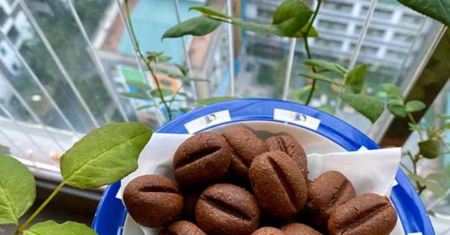 Trổ tài làm bánh cookie hạt cà phê siêu nhanh bằng nồi chiên không dầu, ai cũng khen dễ thương và thơm ngon nức nở