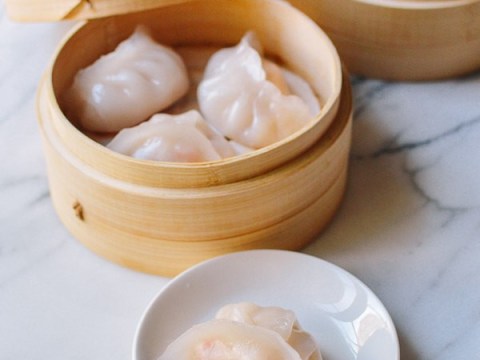 tro tai lam mon dim sum mem muot ngon khong thua nha hang Trổ tài làm món dim sum mềm mượt ngon không thua nhà hàng!