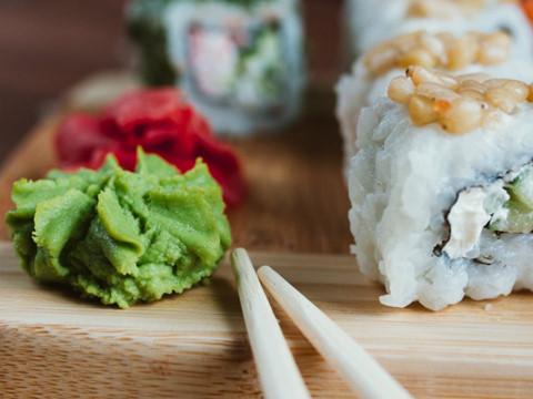 Từ chấm tương đến thêm mù tạt, lỗi cơ bản thưởng thức sushi đúng điệu