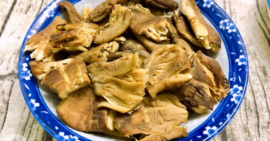 Từ khi biết làm chà bông nấm, nhà tôi lúc nào cũng có một hũ vì ăn vừa tiện lại vừa tốt cho sức khỏe