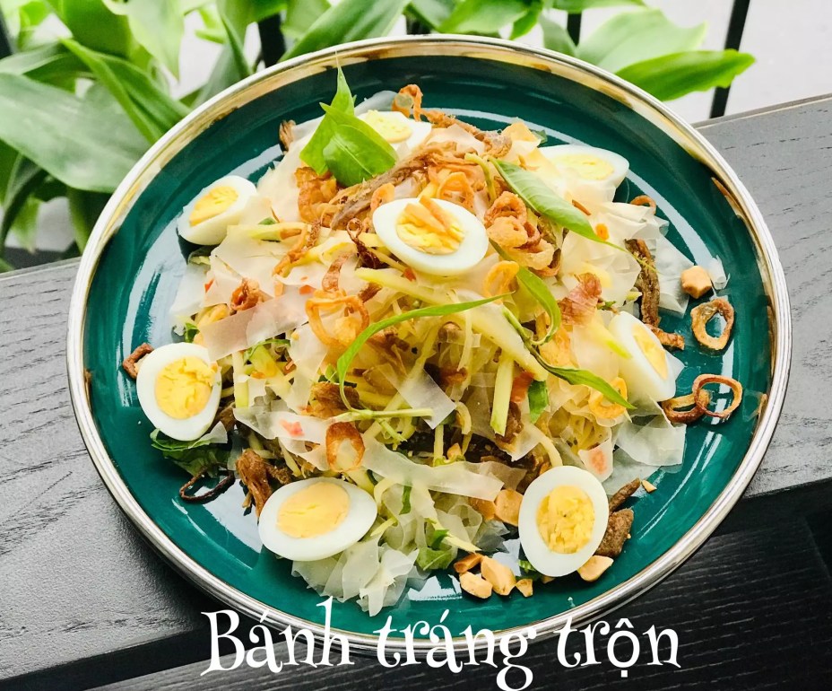 Từ khi nào bánh tráng lại trở thành thứ nguyên liệu thần thánh làm được cả bánh cuốn, bánh gạo Tokbokki, há cảo... thế này!