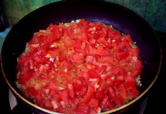 Tự làm bánh gạo sốt cay đơn giản mà ngon miệng
