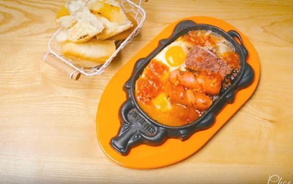 Tự làm bánh mì chảo đỉnh cao thế này cần gì đưa cả nhà ra hàng ăn cho tốn kém