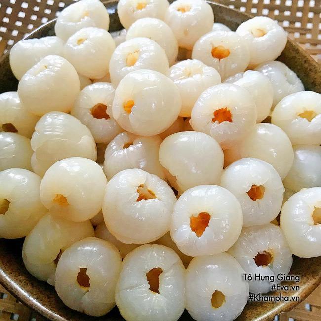 Tự làm siro vải đường đen giải khát ngày hè