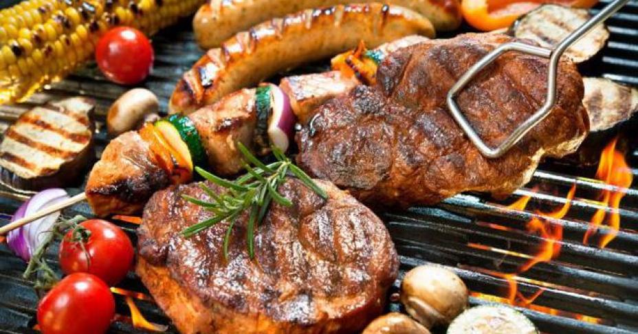 Từ nay mỗi lúc nướng thịt, hãy đặt một viên đá lên như thế này rồi bạn sẽ thấy điều kỳ diệu