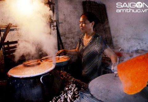 ve hai duong nho tim an banh da gac ke sat Về Hải Dương nhớ tìm ăn bánh đa gấc Kẻ Sặt