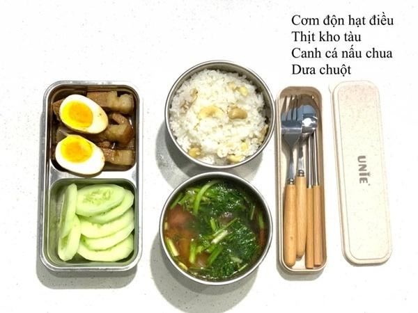 Vợ đảm chăm chỉ nấu cơm trưa cho chồng đi làm: 'Nấu ăn chính là tình yêu, muốn chồng không ăn 'phở' thì hãy tích cực nấu cơm'