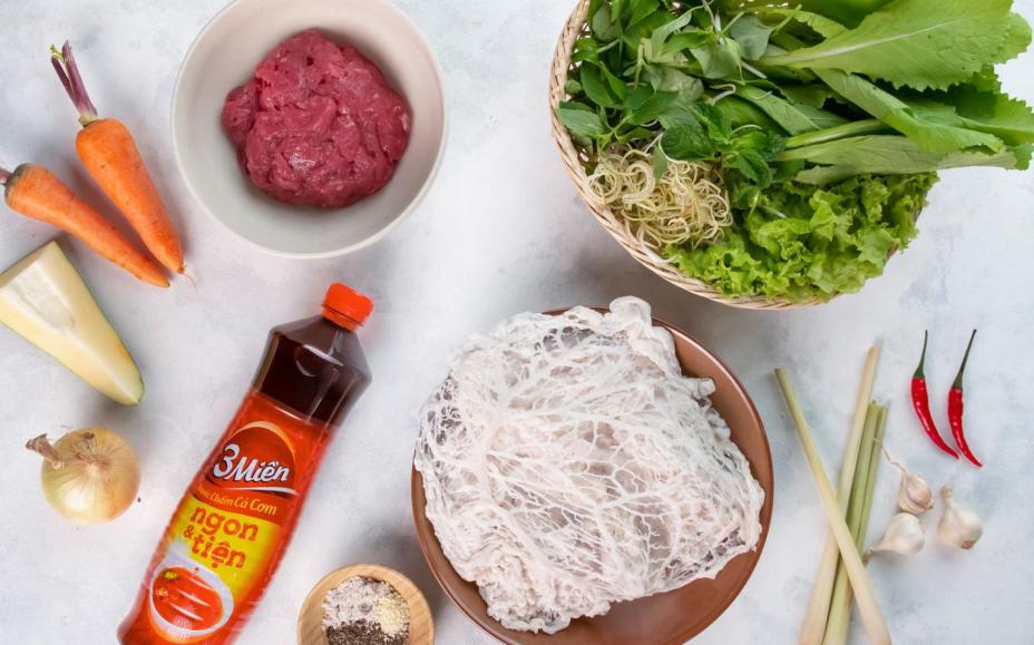 Vợ đảm chia sẻ món bò nướng mỡ chài từ công thức của Helen’s Recipes, nhìn thành quả là biết ngay anh chồng “số hưởng