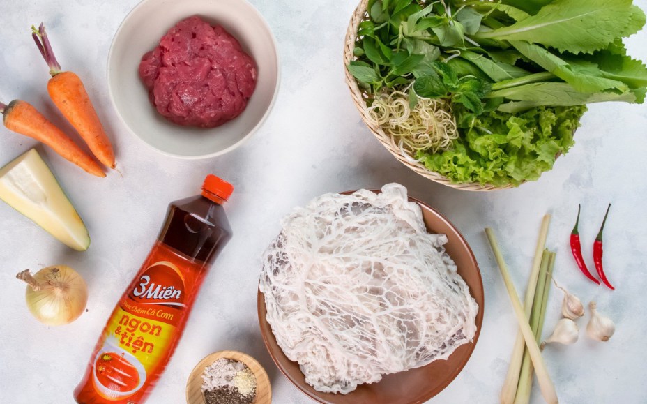 Vợ đảm chia sẻ món bò nướng mỡ chài từ công thức của Helen’s Recipes, nhìn thành quả là biết ngay anh chồng “số hưởng