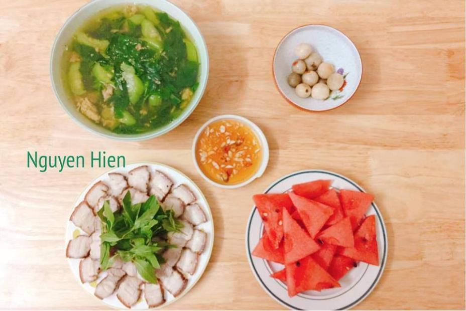 Vợ đảm mỗi ngày chỉ tiêu hơn 100k tiền ăn cho hai người vẫn 3 bữa sang chảnh như thường