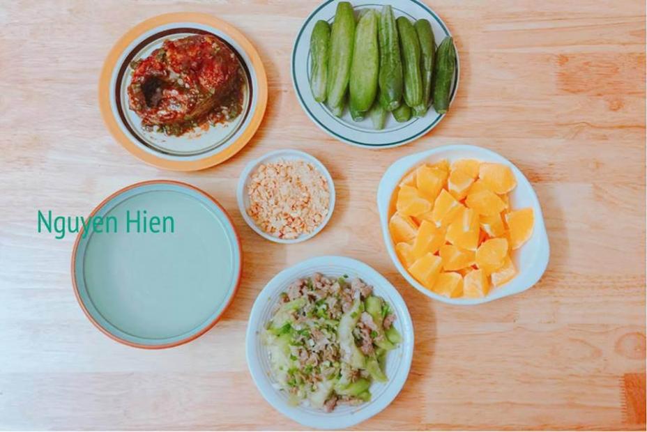 Vợ đảm mỗi ngày chỉ tiêu hơn 100k tiền ăn cho hai người vẫn 3 bữa sang chảnh như thường