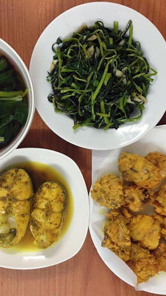 Vợ kỹ tính ghét nấu ăn qua loa, chồng thích thú khen "cơm nhà là số 1"
