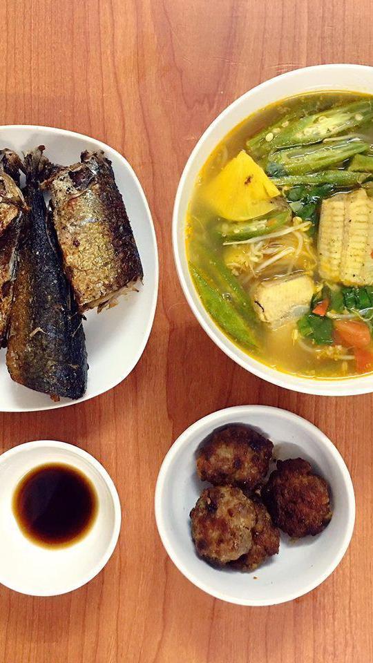 Vợ kỹ tính ghét nấu ăn qua loa, chồng thích thú khen "cơm nhà là số 1"
