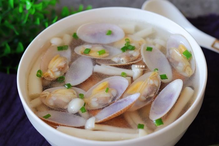 Vợ nấu canh ngao nấm ngọt thanh lại giàu dinh dưỡng cho ngày gió mùa, chồng yêu chỉ có thích mê