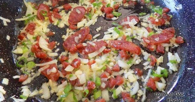 Vợ nấu cơm rang trứng muối ngon thế này chồng con chẳng tốn tiền ăn sáng ngoài hàng