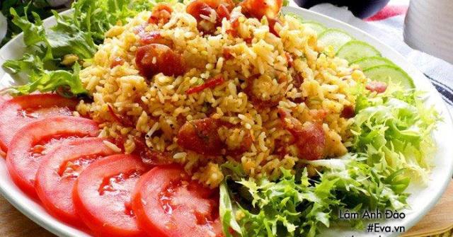 Vợ nấu cơm rang trứng muối ngon thế này chồng con chẳng tốn tiền ăn sáng ngoài hàng