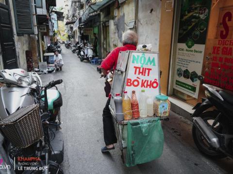 xe nom bo kho gan 40 nam khong mot tieng rao kiem 4 trieu moi ngay cua giao su hn Xe nộm bò khô gần 40 năm không một tiếng rao, kiếm 4 triệu mỗi ngày của “giáo sư” HN