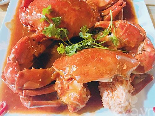Xì xụp lẩu cua Cà Mau lề đường thơm ngọt chắc thịt