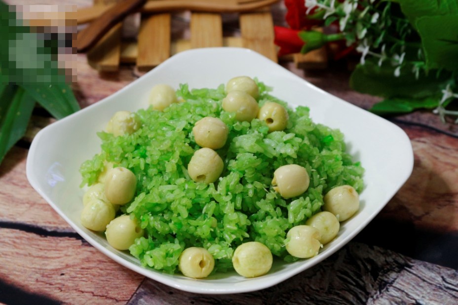 Xôi lá dứa hạt sen thơm bùi