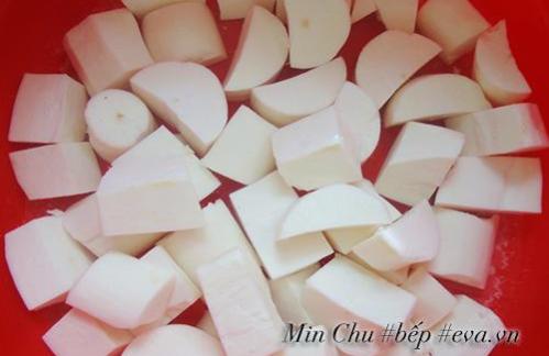 Xôi sắn ruốc rưới mỡ hành nóng hổi, dẻo ngon thế này là cùng!