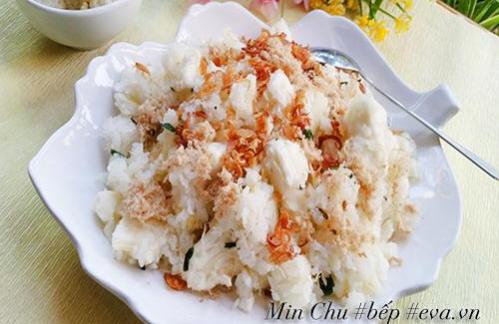 Xôi sắn ruốc rưới mỡ hành nóng hổi, dẻo ngon thế này là cùng!