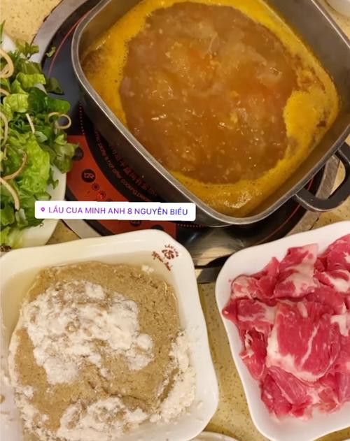 Yến Trang - Yến Nhi 'ăn không kịp thở' ở Hà Nội
