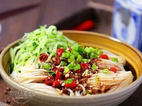 10 phut co ngay mi tron sot cay xua tan cai lanh 10 phút có ngay mì trộn sốt cay xua tan cái lạnh